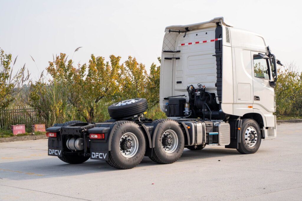 Tractocamión DONGFENG GX, chasis y quinta rueda